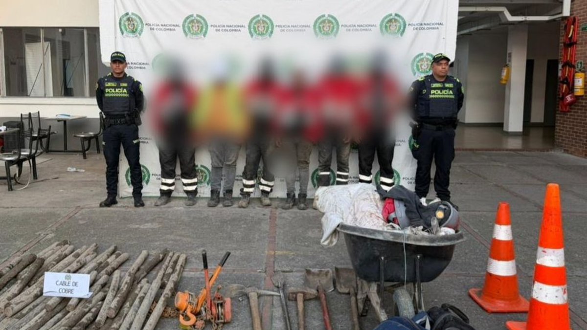 Policía captura a seis personas que se hacían pasar por funcionarios del IDU para hurtar cable de fibra óptica en Bogotá