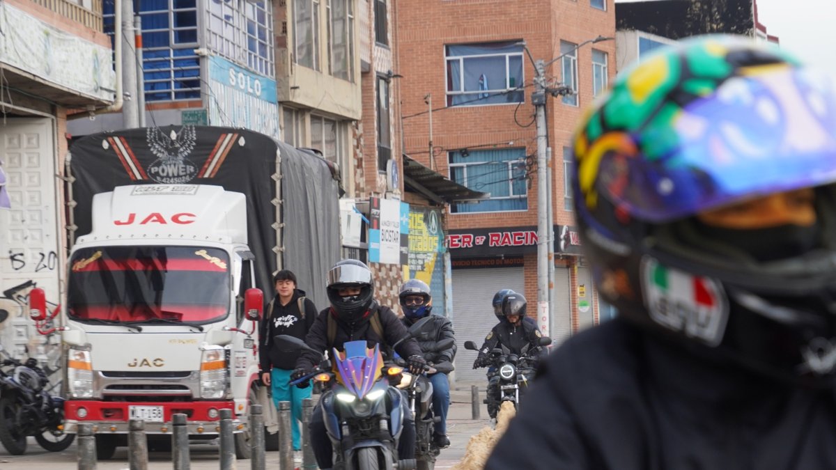 Los andenes se volvieron vías para motociclistas