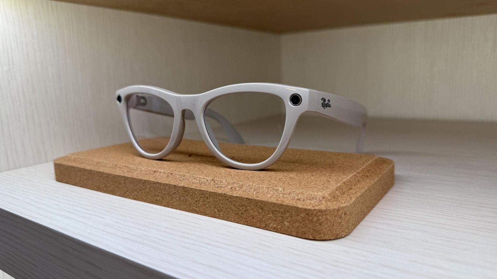 Apple prepara una oleada de dispositivos centrados en IA para hacer frente a OpenAI: gafas, AirPods y colgantes