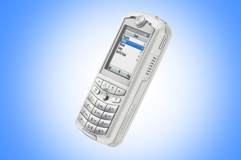 Apple quiso un iPhone antes del iPhone, así que habló con Motorola y creóon el iTunes Phone. Fue un fracaso