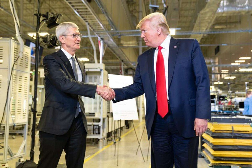 Apple se tragó el coste de los aranceles para no tocar el precio del iPhone. El nuevo plan de Trump pone a prueba esa estrategia