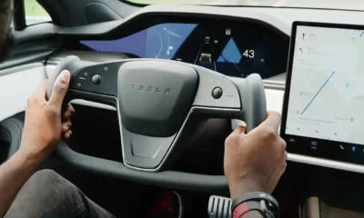 China estudia prohibir volantes no convencionales como los de Tesla