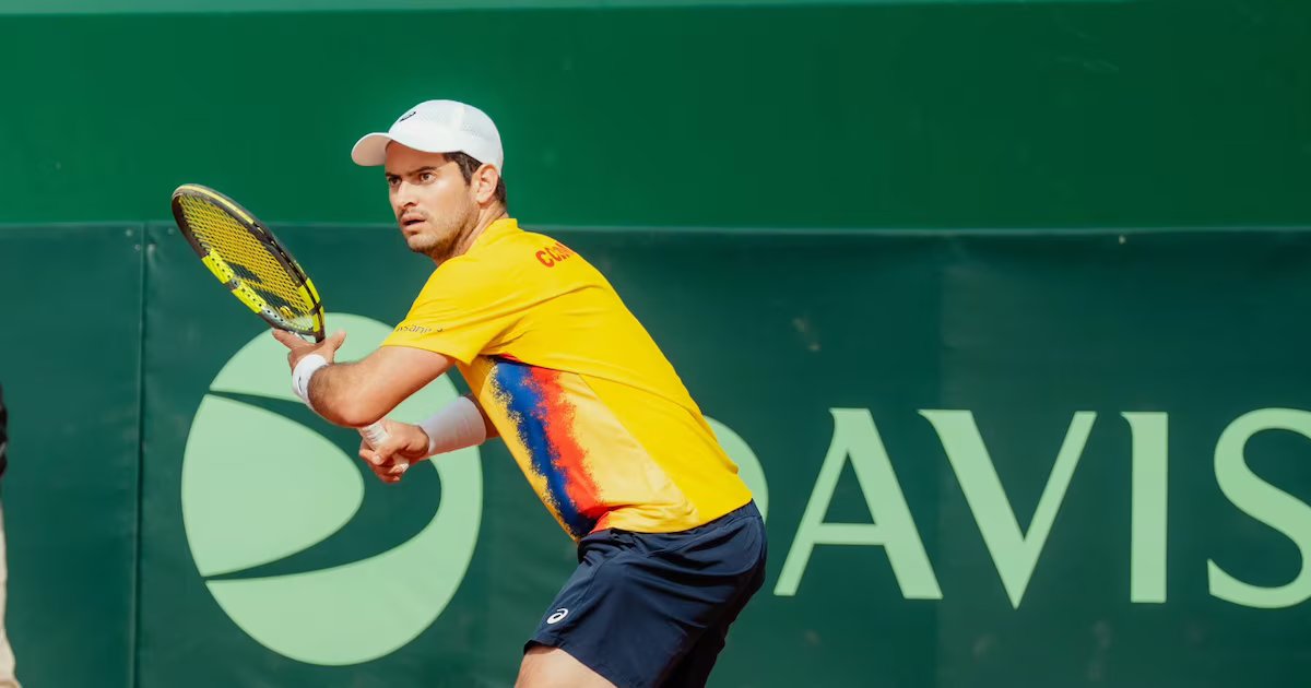 Colombia derrotó a Marruecos en la Copa Davis y la celebración fue interrumpida por una lluvia de botellas