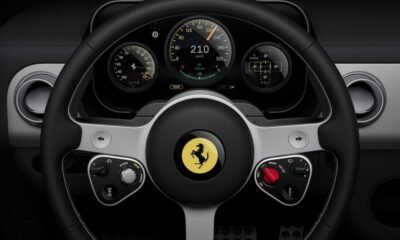 Cómo es el interior del primer Ferrari eléctrico diseñado por uno de los genios del iPhone