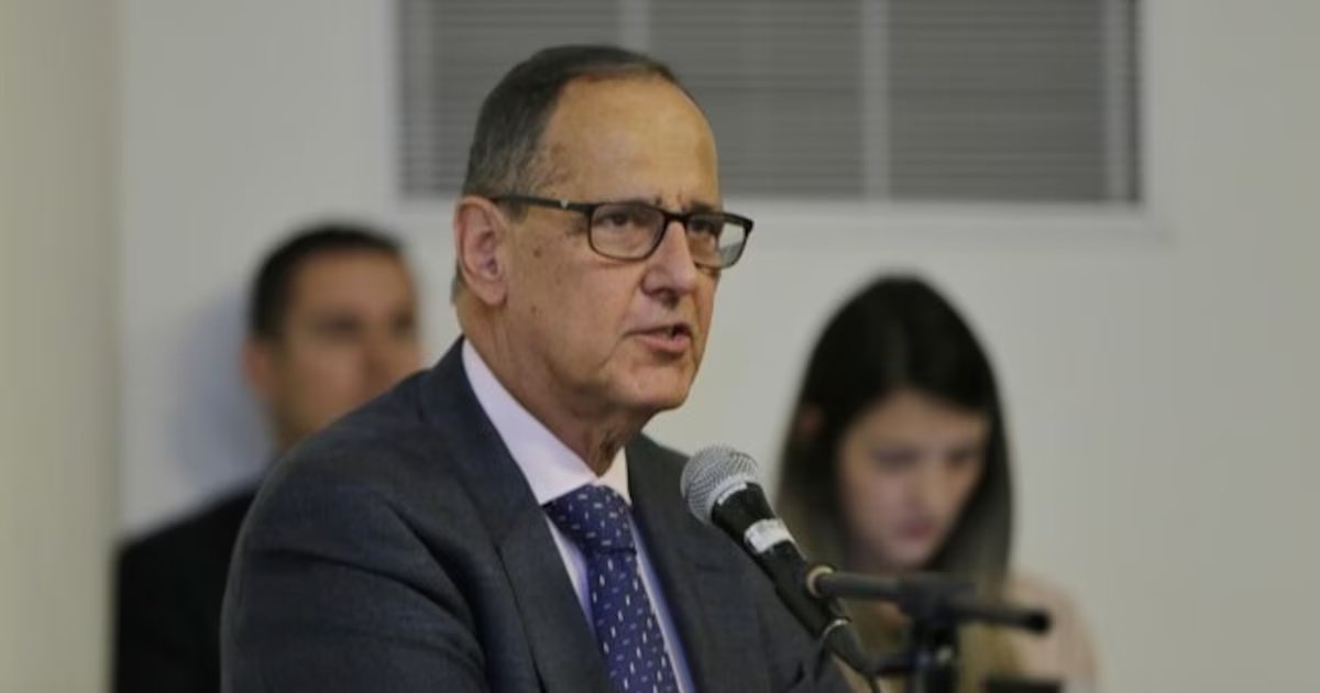 Cruce Petro–Restrepo por la falta de recursos públicos tras freno a emergencia económica y debate sobre el rumbo fiscal