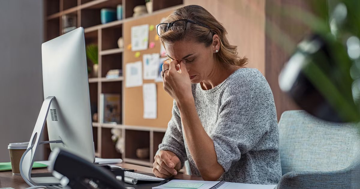 Despido silencioso gana visibilidad en Colombia y expertos advierten señales de exclusión laboral progresiva