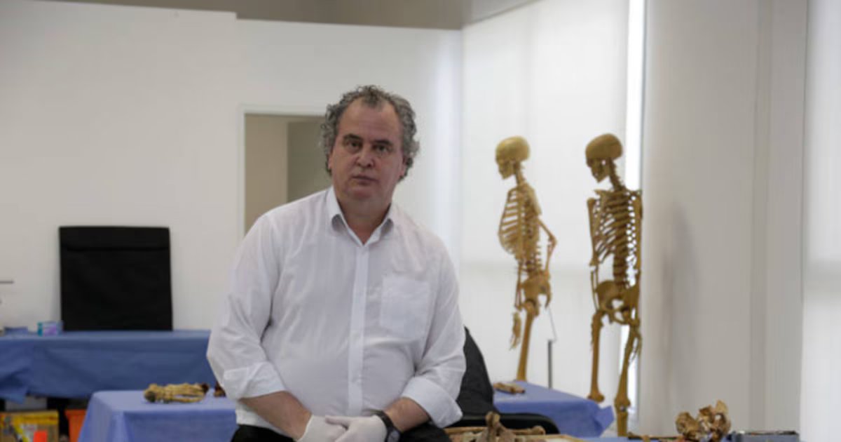 El antropólogo argentino Luis Fondebrider se refirió a la identificación de los restos del sacerdote Camilo Torres, vinculado al ELN