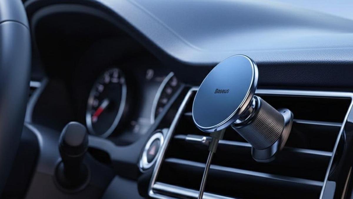 El cargador magnético para coche compatible con iPhone que mantiene la batería al 100% en viajes largos