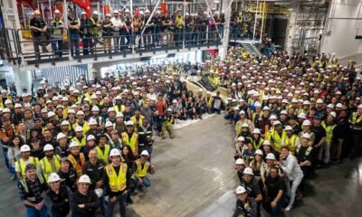 El primer Tesla Cybercab sale de la fábrica mientras crece el número de accidentes en los que se ve envuelto