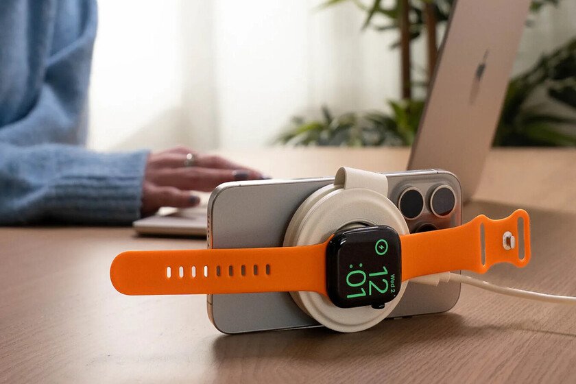 Esta base de carga está diseñada para viajar y funciona en iPhone, AirPods y Apple Watch.