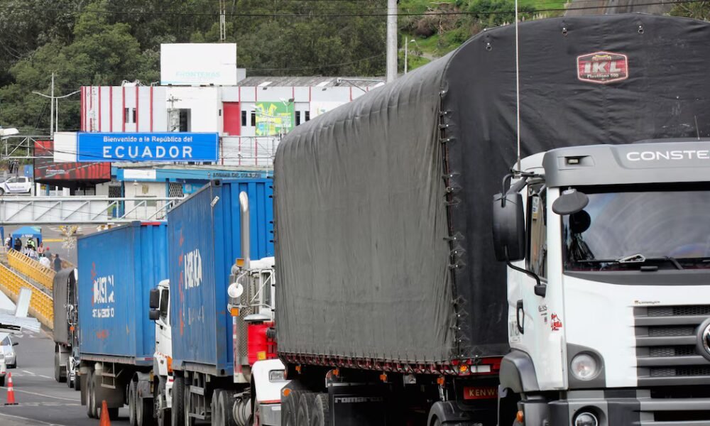 Gremio camionero declara alerta máxima por apertura a transporte ecuatoriano: no descartan irse a paro nacional