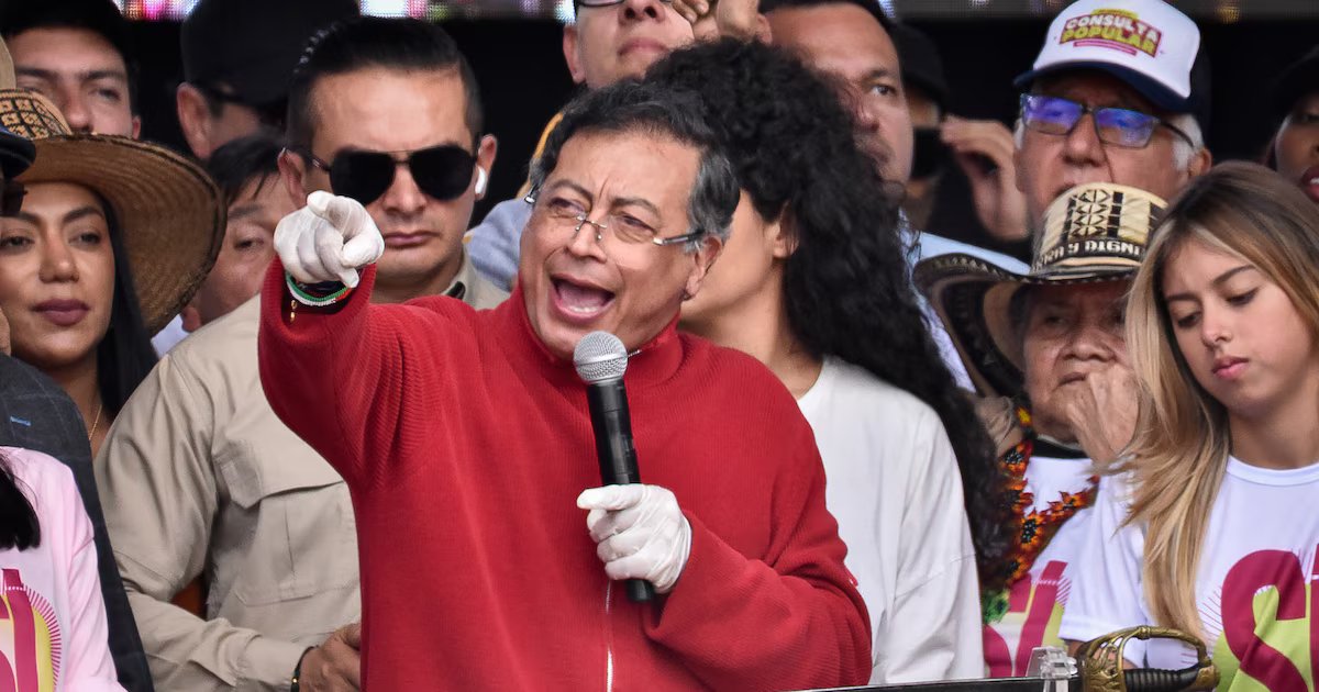 Gustavo Petro acusa a gobiernos anteriores de “genocidas” y afirma que se retira del poder sin bienes ni riquezas