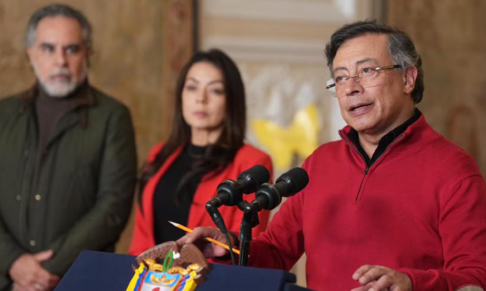 Gustavo Petro defendió aumento del salario mínimo y confirmó presencia en marchas convocadas para el jueves 19 de febrero