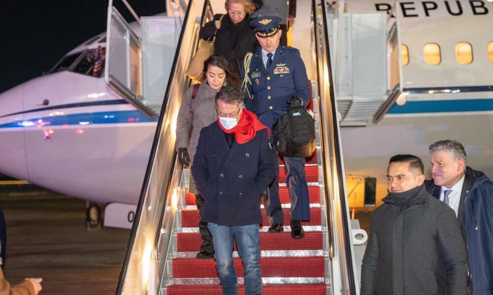 Gustavo Petro llegó a Washington, Estados Unidos, para la reunión con Donald Trump mañana