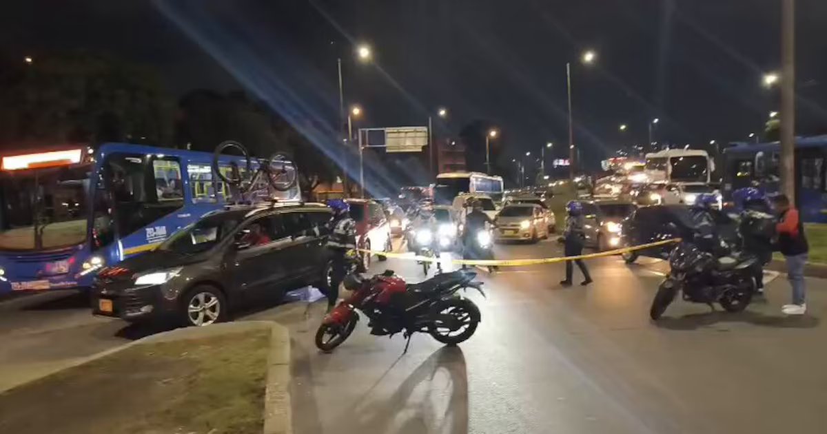 Hinchas de Santa Fe generaron bloqueos en Bogotá: hubo afectaciones en TransMilenio y principales vías