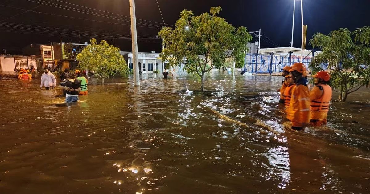 Inundaciones en Montería, Córdoba, llevan a las autoridades a imponer toque de queda en 11 barrios