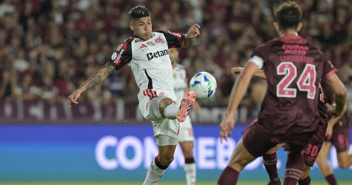 Jorge Carrascal, uno de los señalados en Flamengo por la derrota frente a Lanús en la Recopa