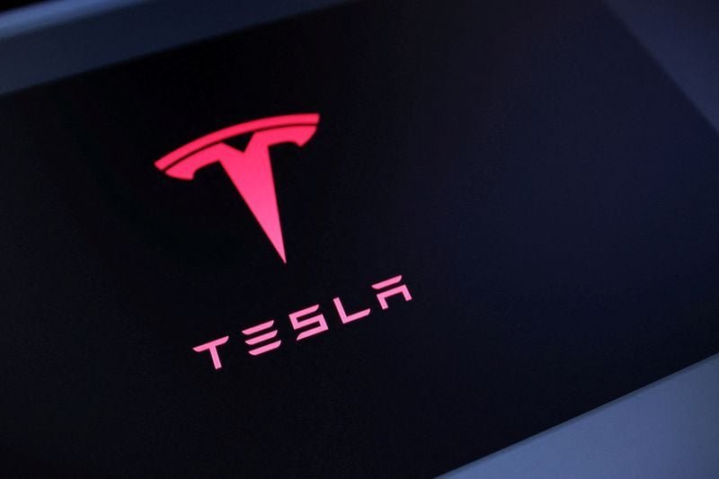 Jueza de EEUU confirma sentencia de 243 millones de dólares contra Tesla por accidente letal