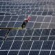 Las acciones solares chinas se disparan tras informaciones sobre visitas de Tesla