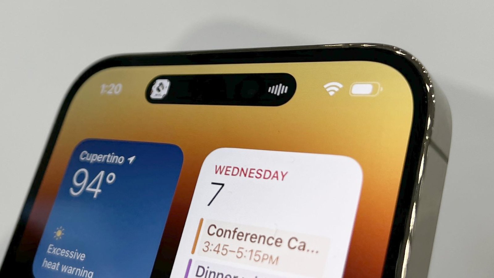 Los primeros MacBook con pantalla táctil llegarán a final de año con una Dynamic Island más pequeña que la del iPhone