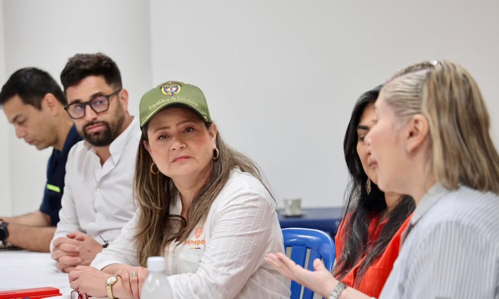 Ministra de Transporte anuncia plan de choque en el puerto de Buenaventura con operación 24/7 y control permanente