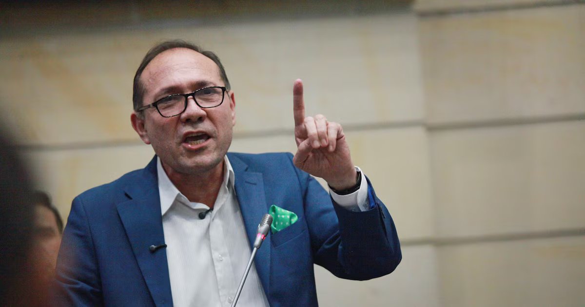 Ministro de Trabajo afirmó que el Gobierno sostiene la obligatoriedad del salario mínimo: “La norma mantiene plenamente sus efectos”