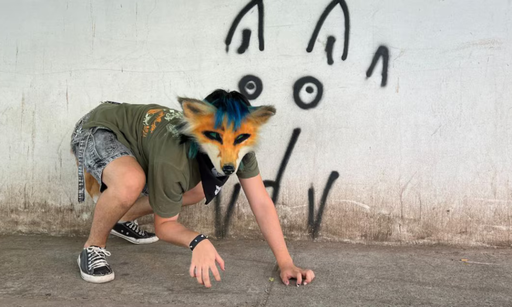 Nueva convocatoria therian en Bogotá, esta vez en la Universidad de los Andes, impulsa el debate sobre “identidad animal”