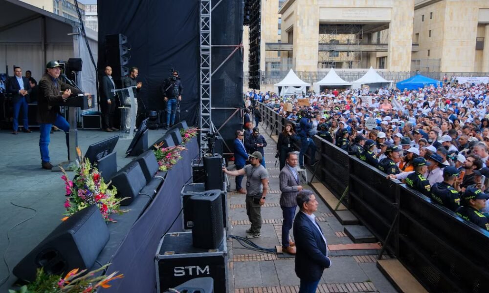 Paloma Valencia dijo que “milagrosamente” la tarima que usó el Ministerio de Salud en Bogotá también fue usada para cerrar campaña del Pacto Histórico