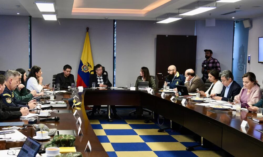 Petro lideró el Consejo Nacional de Gestión del Riesgo de Desastres para coordinar acciones ante la preocupante ola invernal