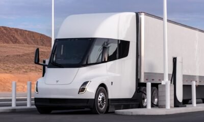 Por fin sabemos cómo de rápido es capaz de cargar sus baterías el primer camión de Tesla, y es muy rápido