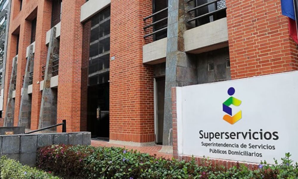 SuperServicios: “precios de energía en bolsa no guardan relación” con alta hidrología en crisis invernal