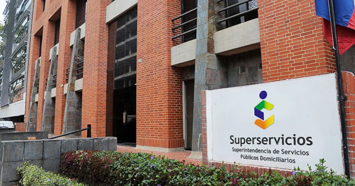 SuperServicios: “precios de energía en bolsa no guardan relación” con alta hidrología en crisis invernal