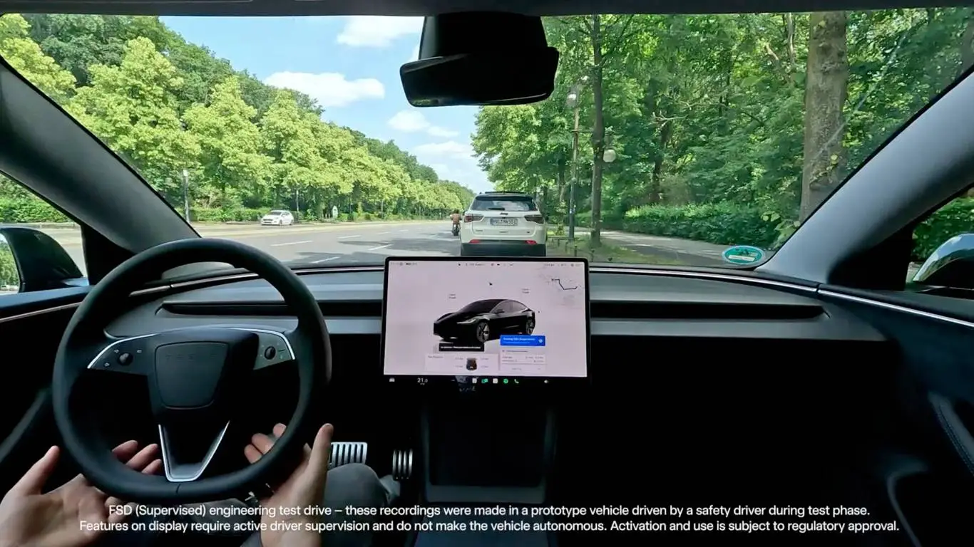 Tesla Cybertruck evita accidente con FSD Supervisado en emergencia médica