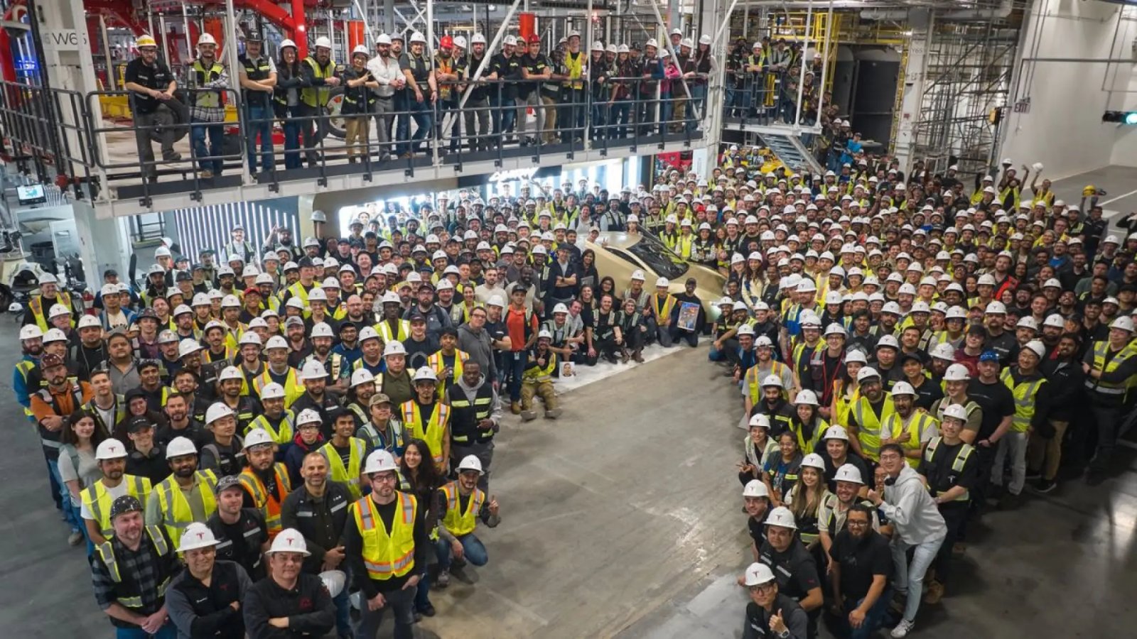 Tesla fabrica el primer coche autónomo Cybercab