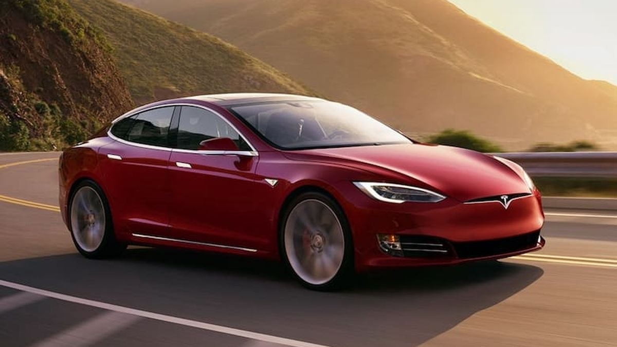 Tesla incorpora a una IA cómo nuevo copiloto dentro de sus vehículos