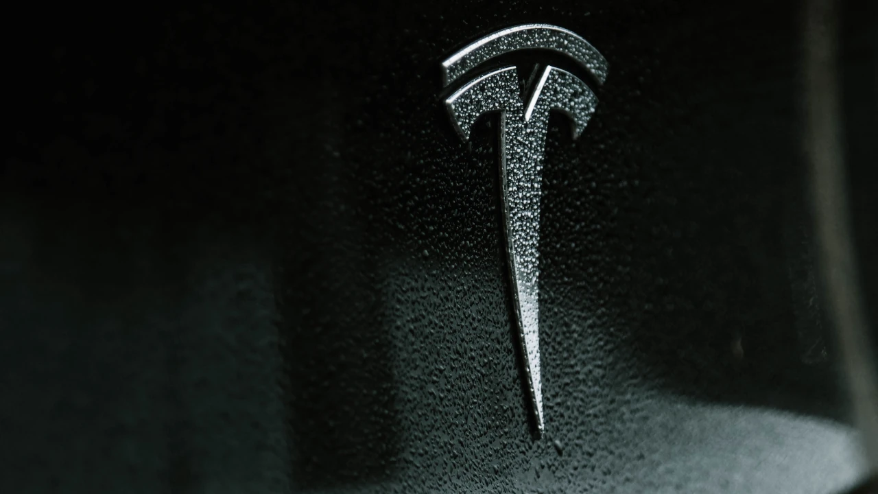 Tesla presenta una variante más barata de Cybertruck y reduce el precio de Cyberbeast para impulsar la demanda