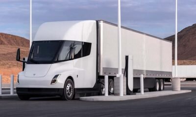 Tesla ya prepara su rojo Megacharger en Alemania para 2026