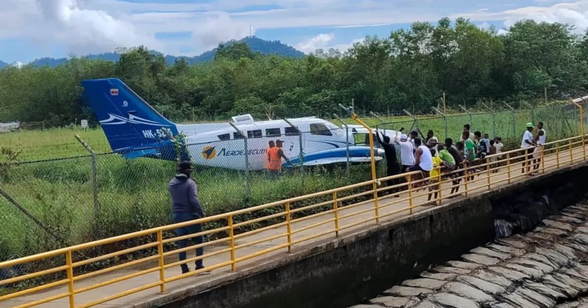 Un avión liviano con ocho ocupantes se salió de la pista en el aeropuerto de Nuquí: esto se sabe