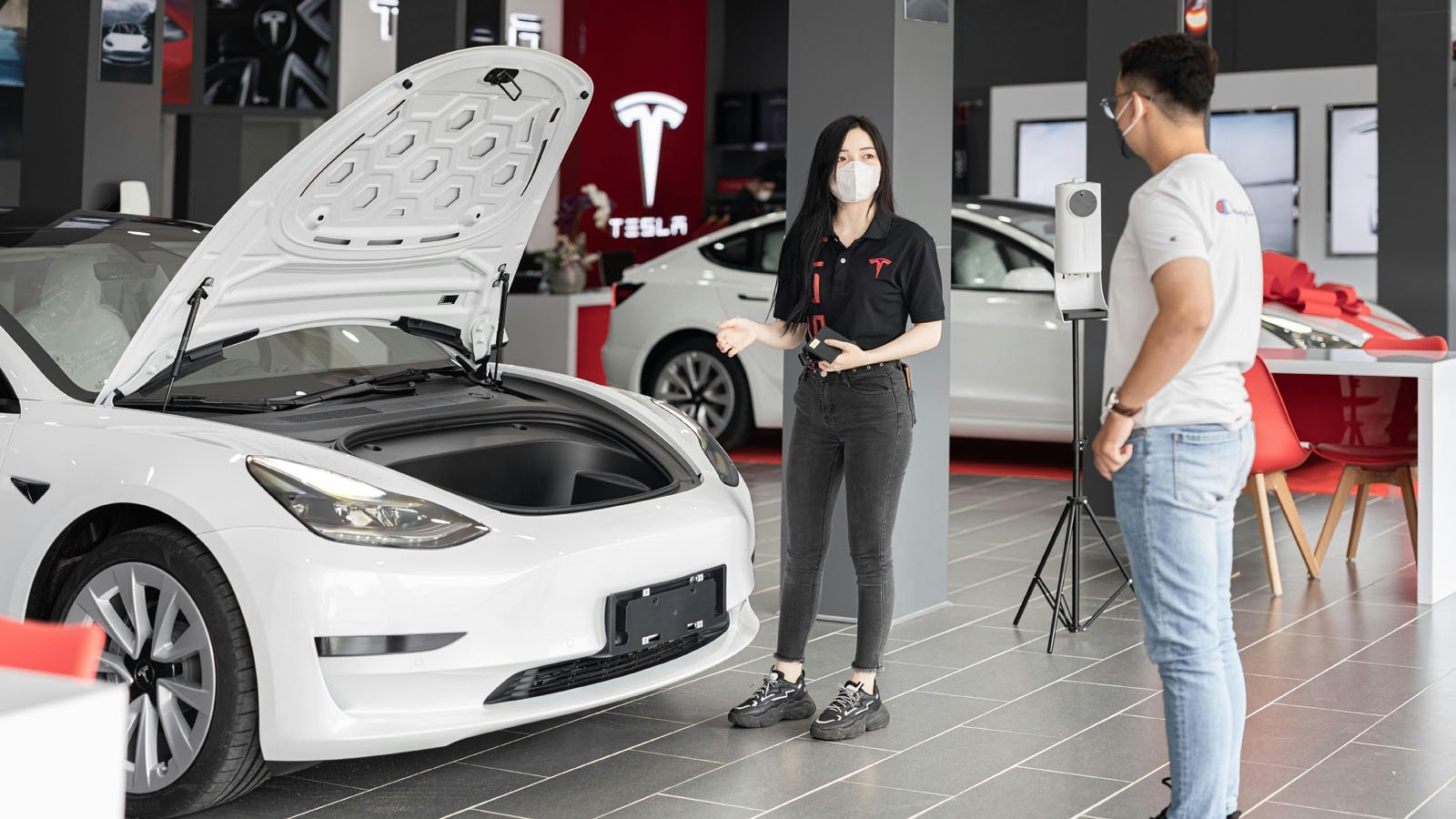 Los eléctricos son más baratos de arreglar pero sus conductores se accidentan más