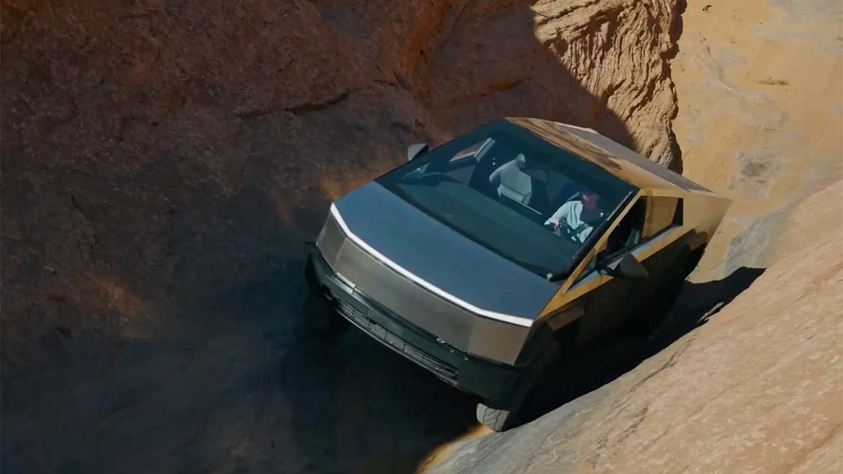 nueva versión AWD por 60.000 dólares y descuento en la Cyberbeast