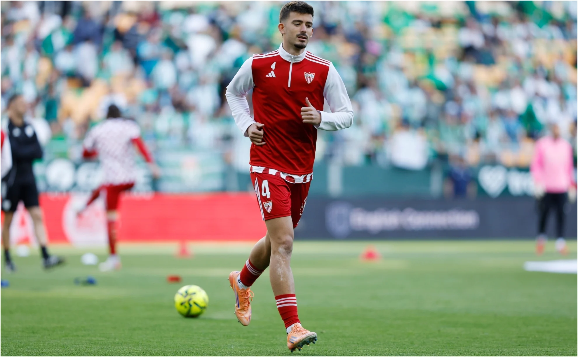 Kike Salas se recupera — Kike Salas se recupera antes de lo esperado en el Sevilla