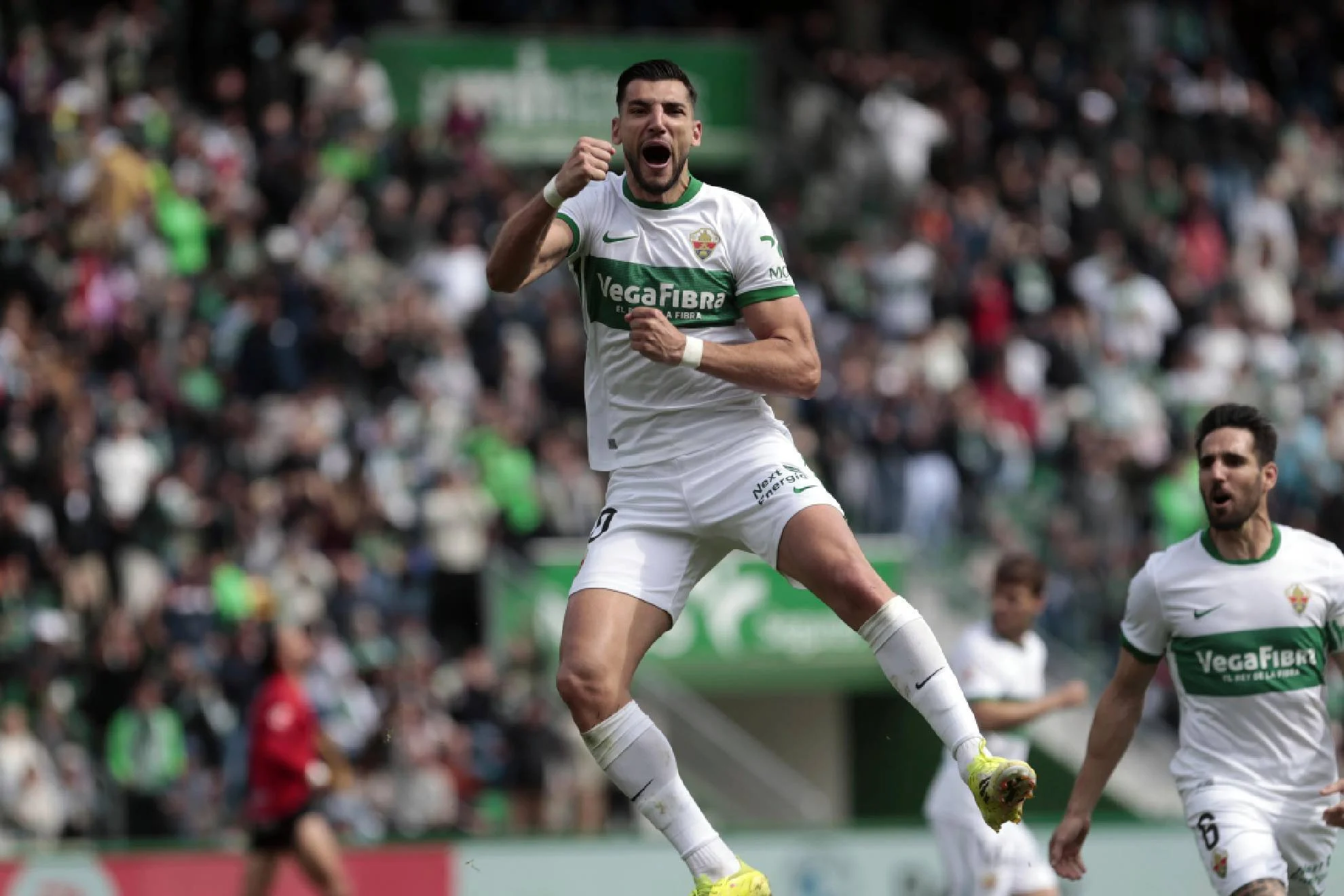 remontada del Elche — Elche vuelve a ganar tras tres meses: remontada épica frente a Mallorca lo saca