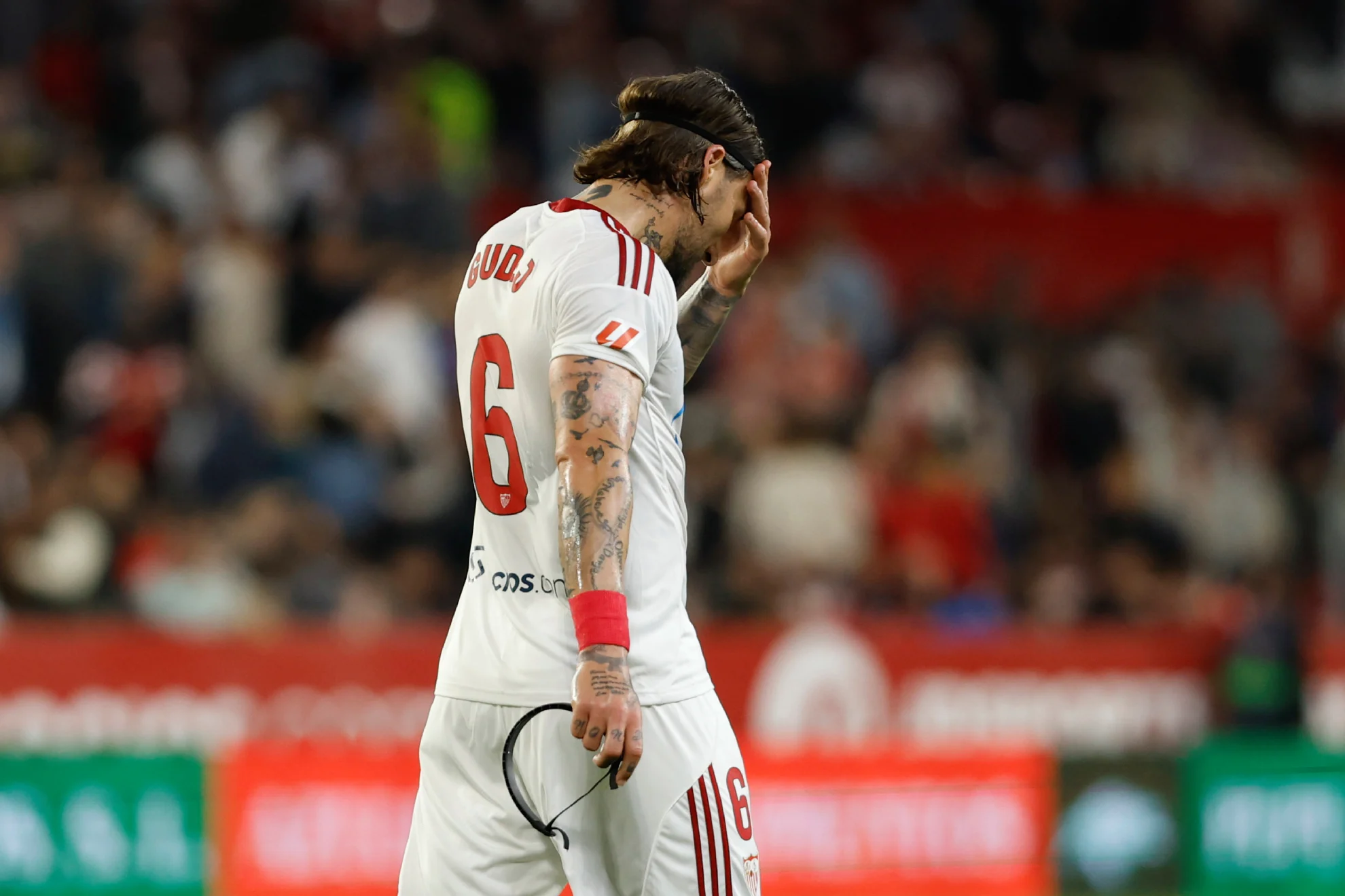 crisis del Sevilla — Sevilla enfrenta crisis interna: pitos en el Sánchez-Pizjuán tras caída ante Val
