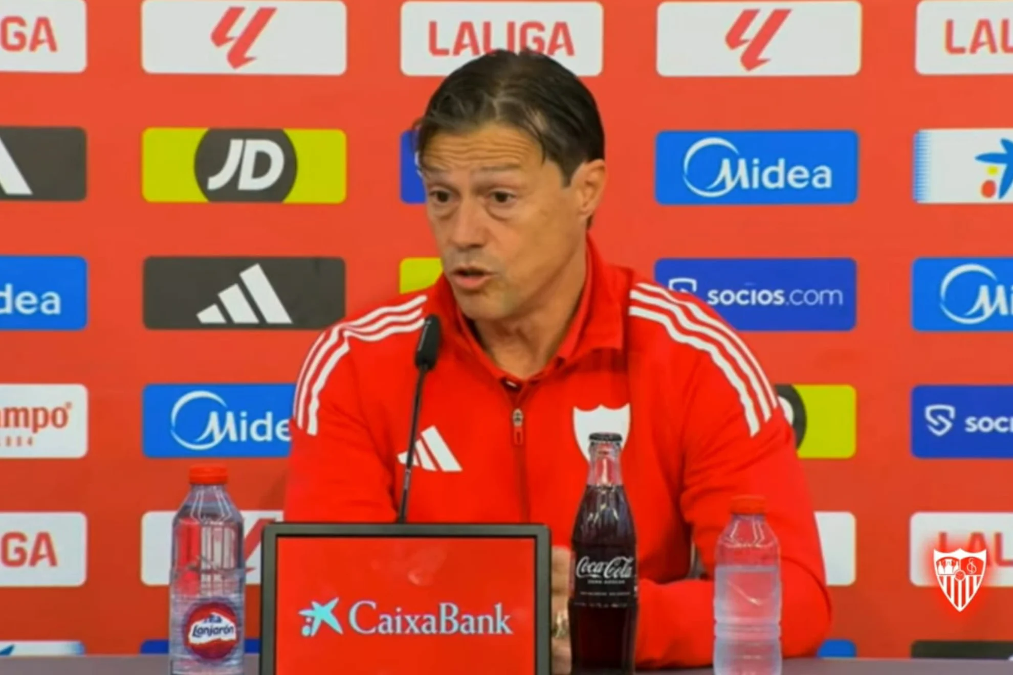 responsabilidad del entrenador — Almeyda asume responsabilidad por derrota del Sevilla ante Valencia