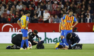 Gayá y Juanlu hospitalizados — Gayá y Juanlu hospitalizados tras fuerte choque en partido Valencia-Sevilla