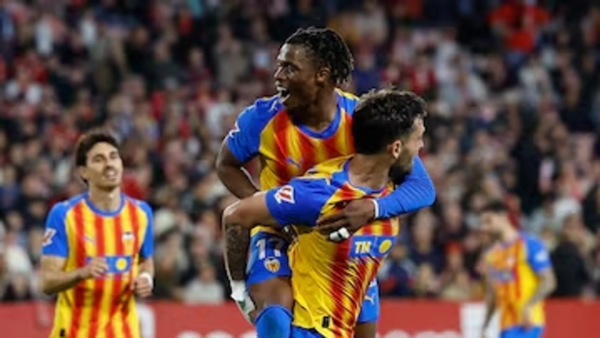 Valencia se aleja del descenso — Valencia se aleja del descenso: cuatro victorias en seis partidos