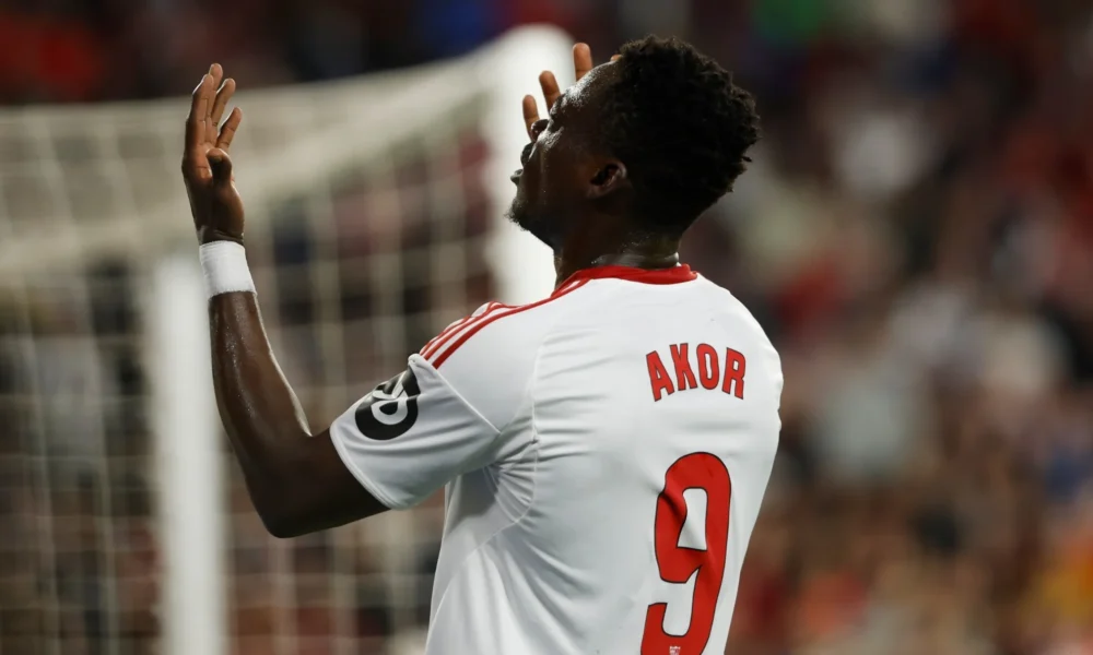 Derrota del Sevilla ante Valencia — Sevilla pierde ante Valencia y se hunde en la lucha por la permanencia