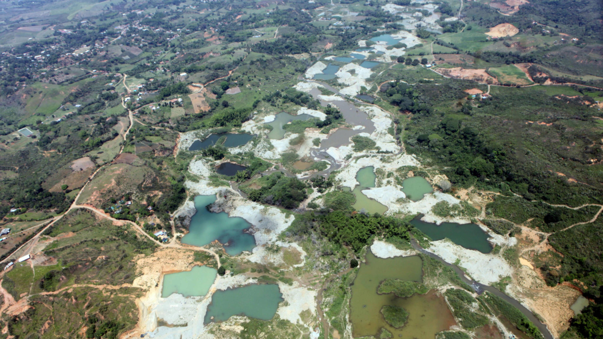 minería ilegal en Colombia — Gobierno anuncia plan contra minería ilegal y formalización minera en Colombia