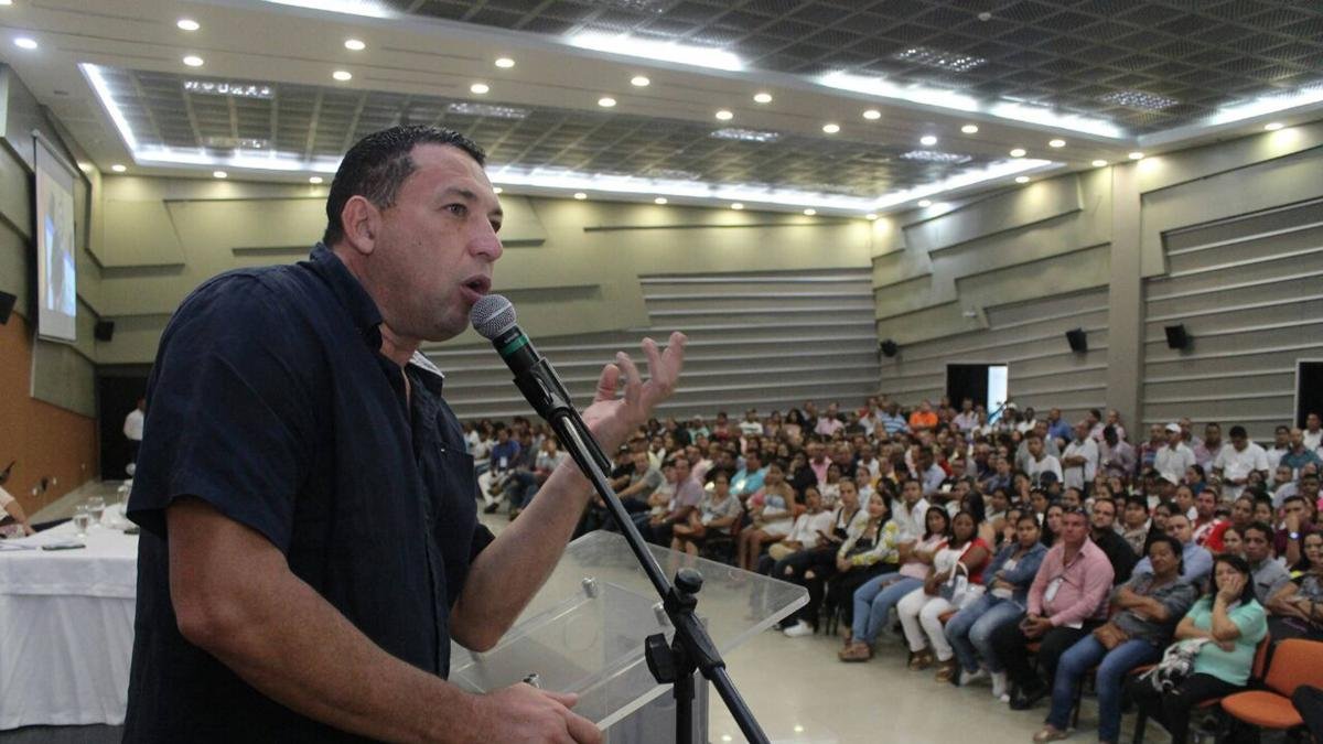 Este es Laureano Acuña, el candidato al que dos mujeres acusan de presunto 'incumplimiento' en un reclamo grabado frente a su vivienda en Barranquilla