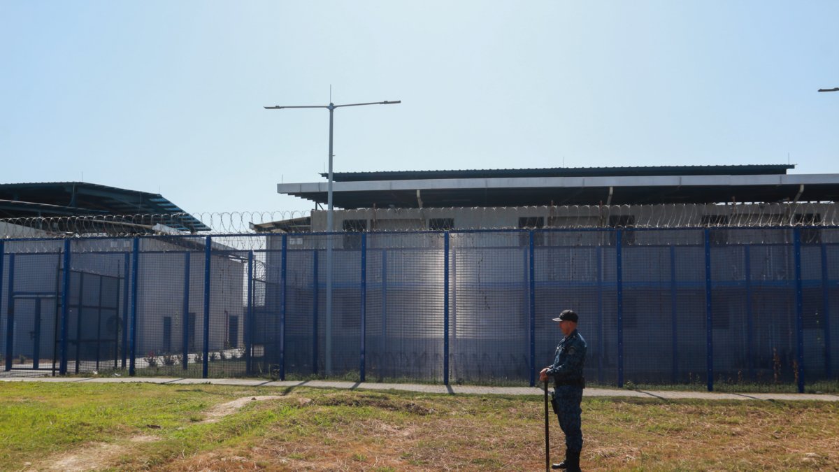 Expolicía en Cartagena es condenada por ingreso permitir de drogas y celulares a reclusos dentro de la cárcel de Ternera